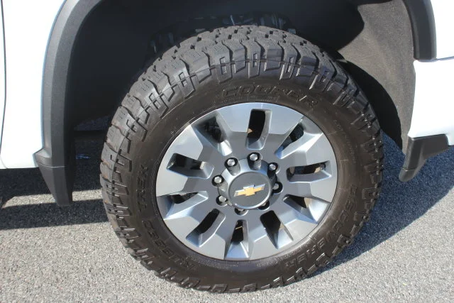 Used 2023 White Chevrolet LT image 33