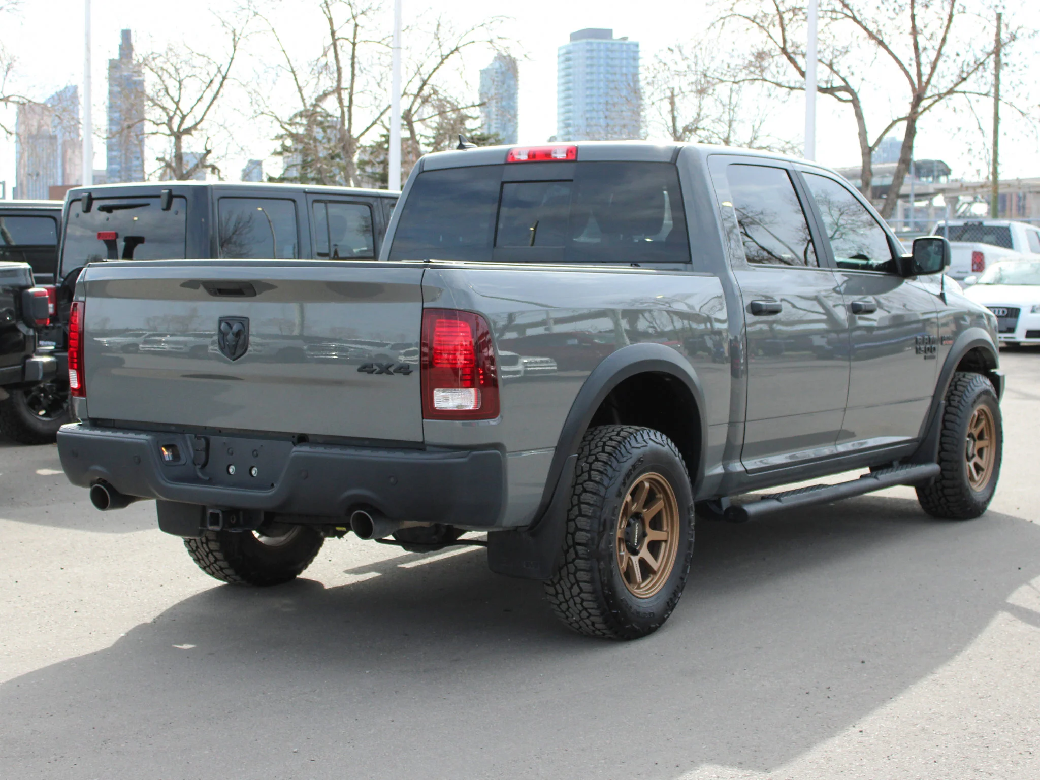 Certified Used 2022 Grey RAM Warlock * HEMI V8 | Android Auto | Bronze Wheels | Tonneau Cover | Heated Seats | Remote Start image 17