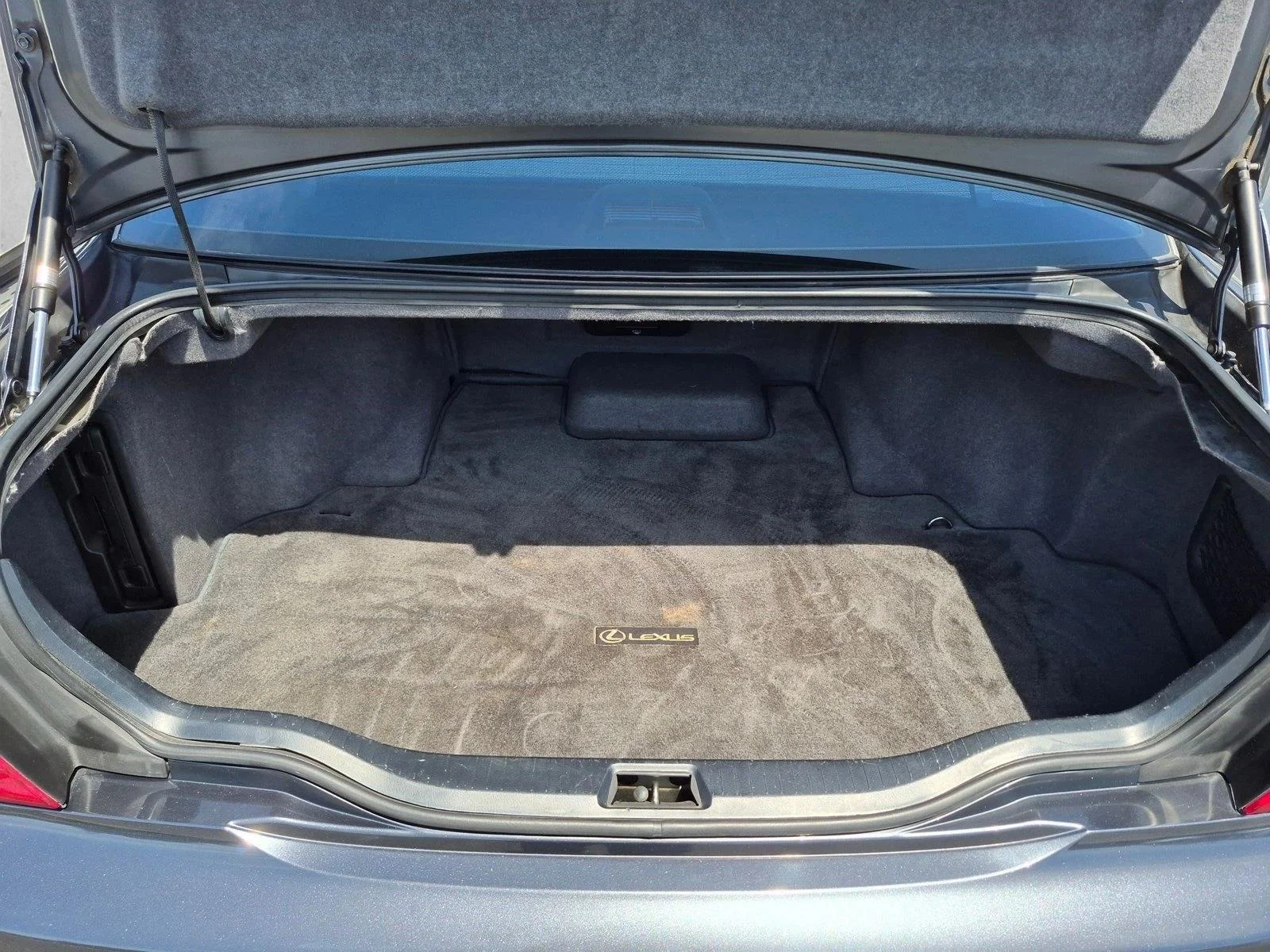 Used 2004 Silver/Gray Lexus  image 6
