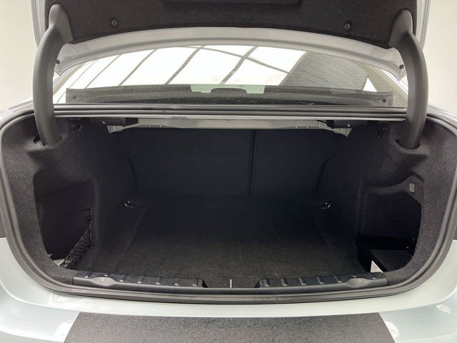 Used 2018  BMW CS image 28