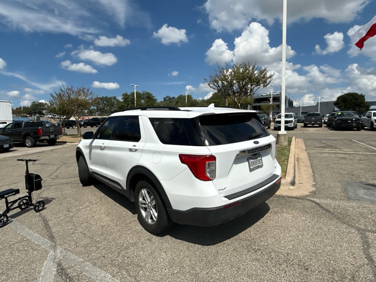 Used 2020 Oxford White Ford XLT image 3