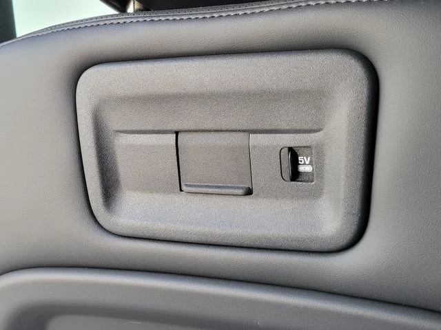 Used 2025 Fuji White Land Rover Dynamic SE image 26
