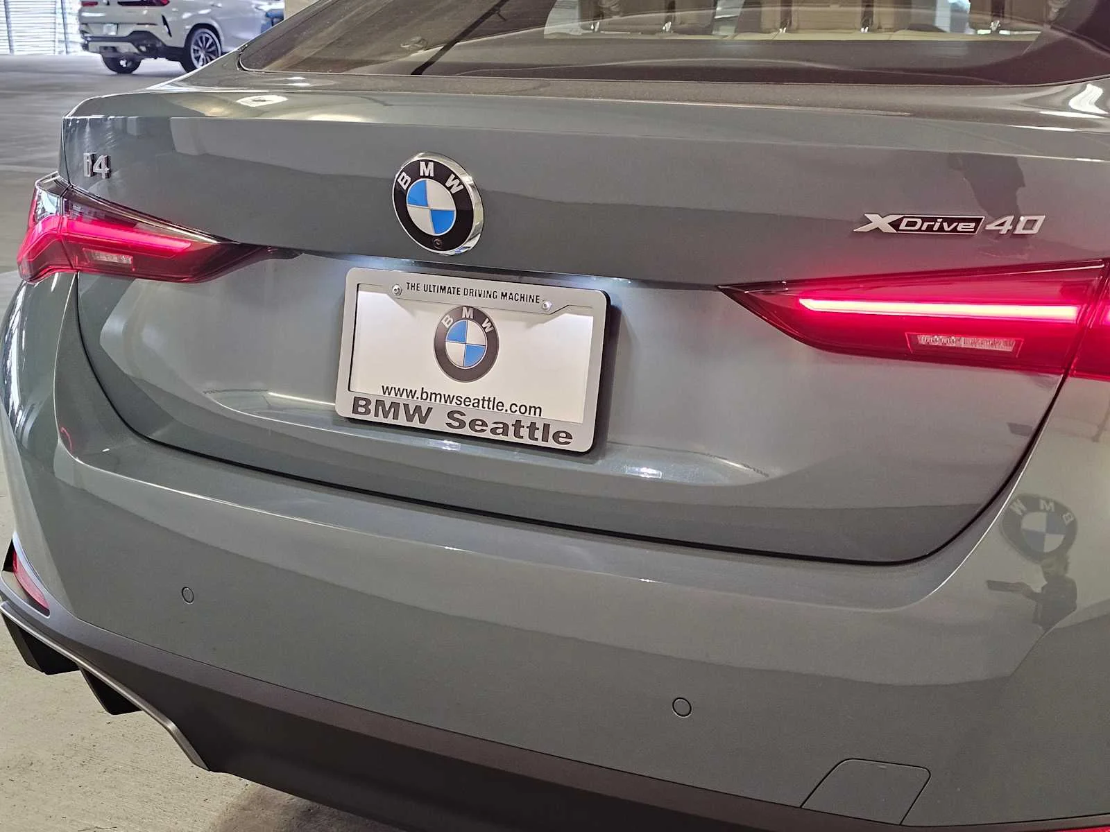 New 2026 Cape York Green Metallic BMW xDrive40 image 7