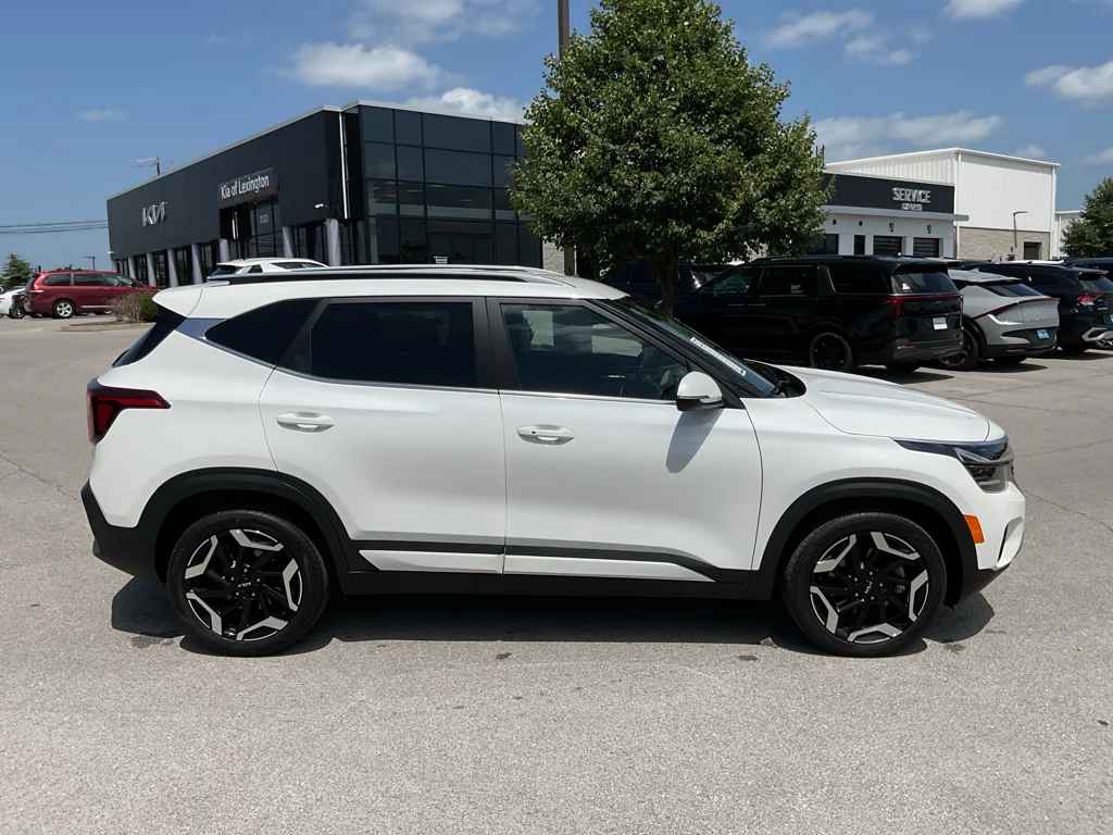 Used 2024 Snow White Pearl Kia SX image 10