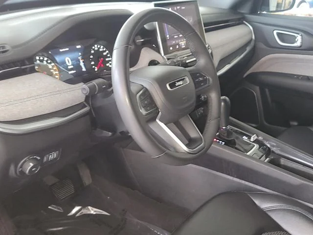 Certified Used 2024 Gray Jeep Latitude image 8