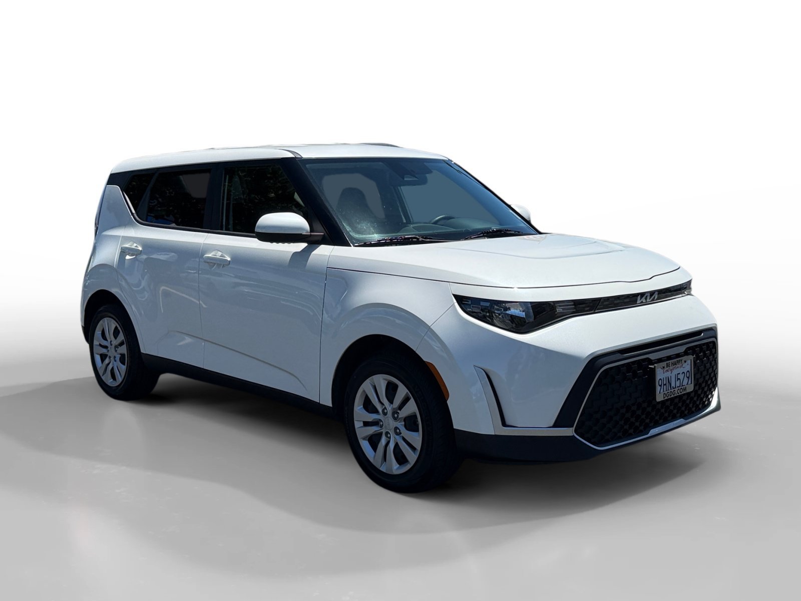 Used 2023 Snow White Pearl Kia LX image 7