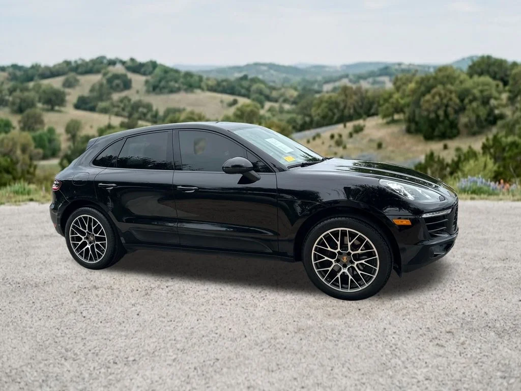 Used 2018  Porsche Base image 13