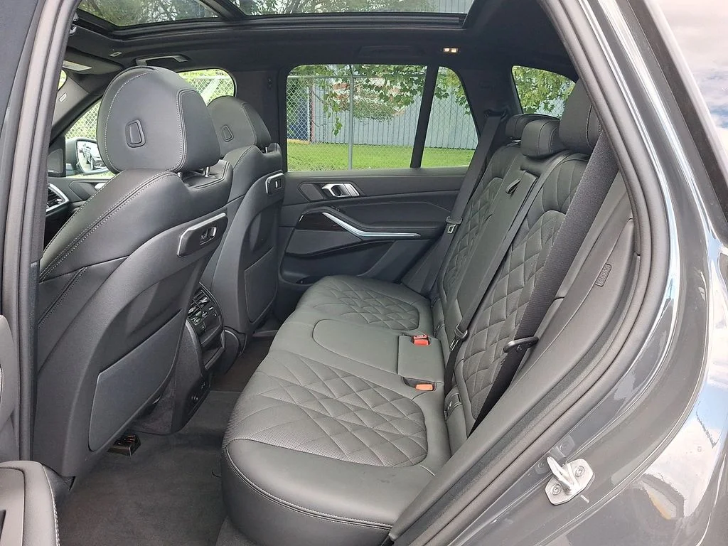 Used 2026 Gray Metallic BMW xDrive40i image 10