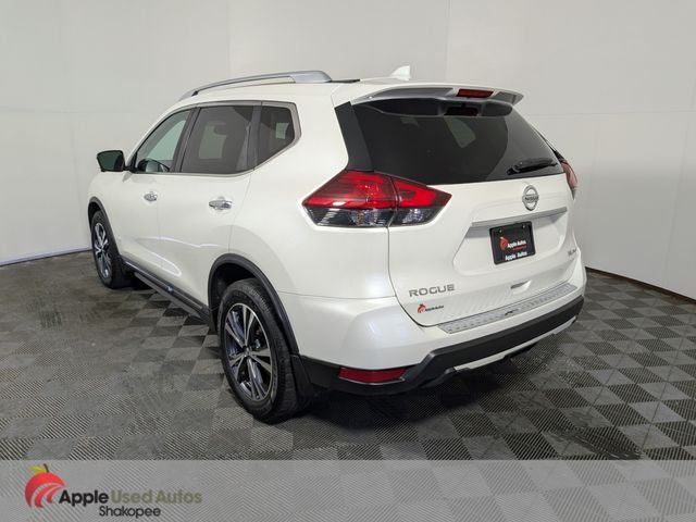 Used 2017 White Nissan SL image 4