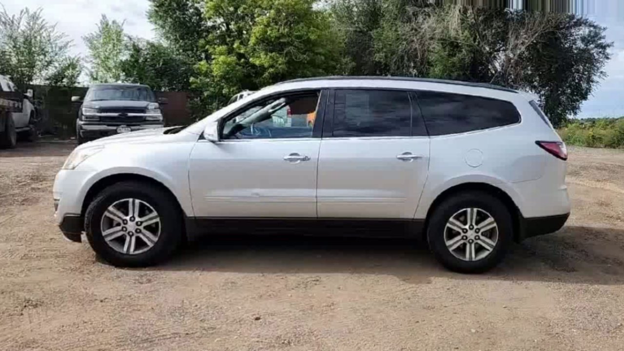 2017 Chevrolet Traverse 2LT photo 4