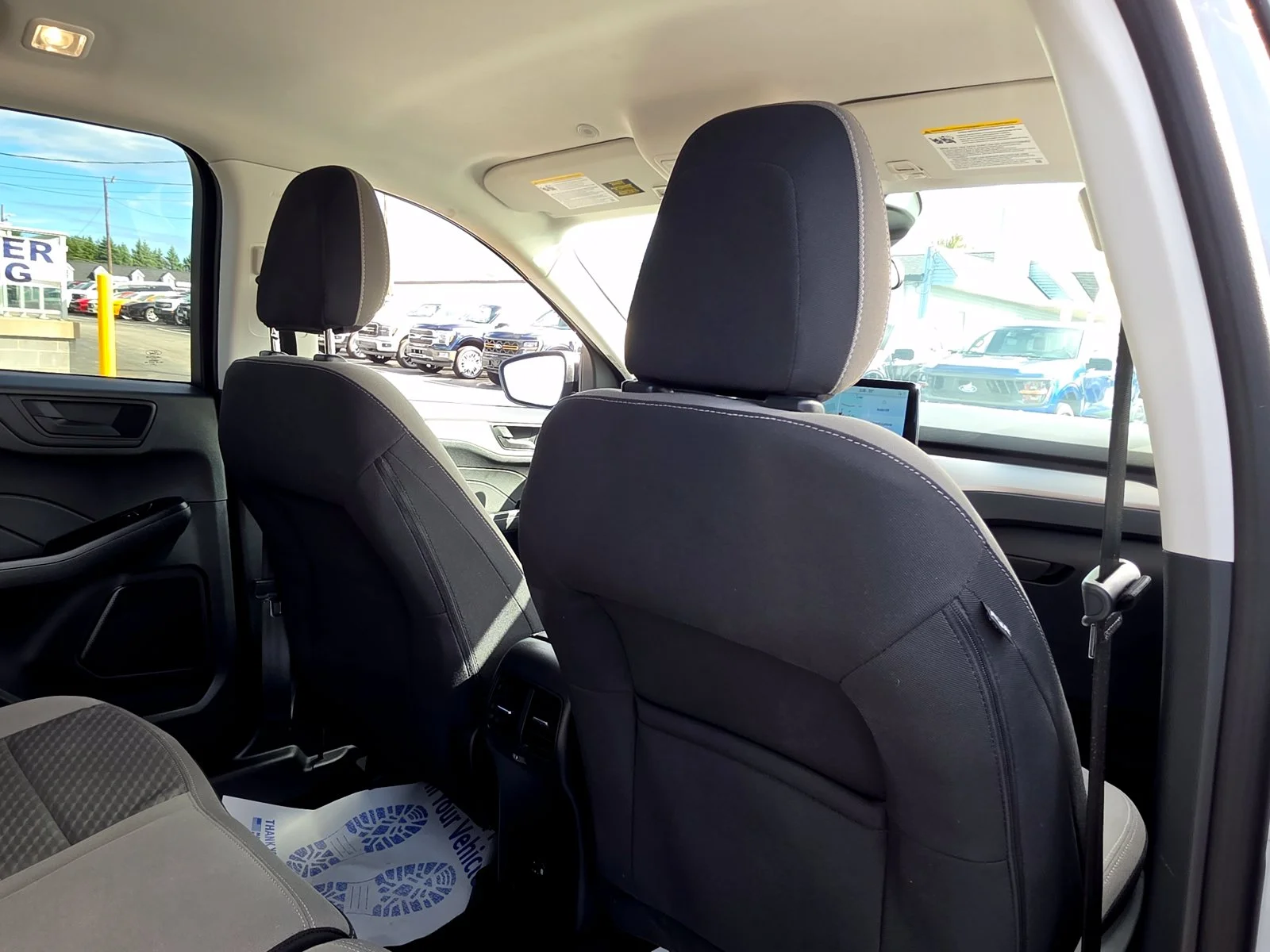 Used 2022 Oxford White Ford SE image 31