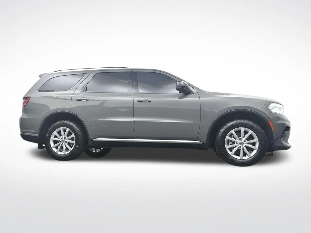Used 2023 Gray Dodge SXT image 33