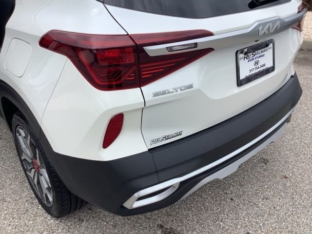 Used 2023 Snow White Pearl Kia SX image 25
