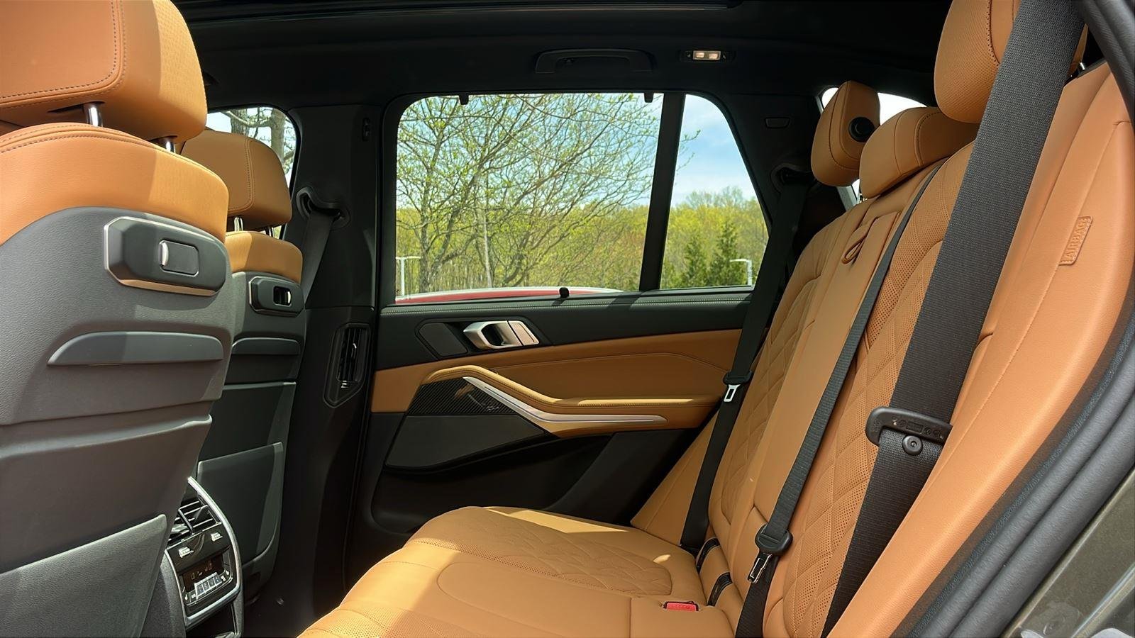 Used 2025 Manhattan Green Metallic BMW M60i image 23