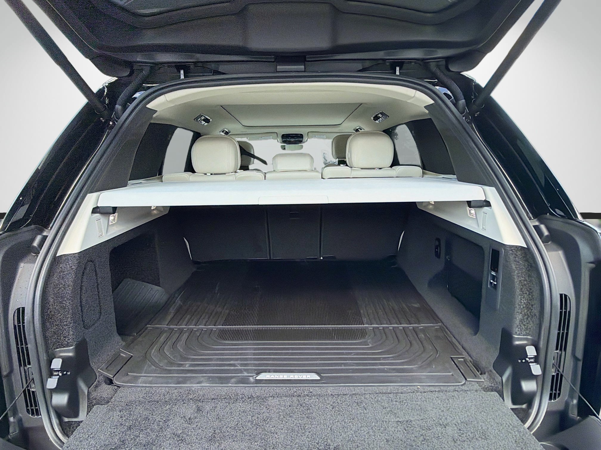 New 2027 Santorini Black LAND ROVER SE image 12