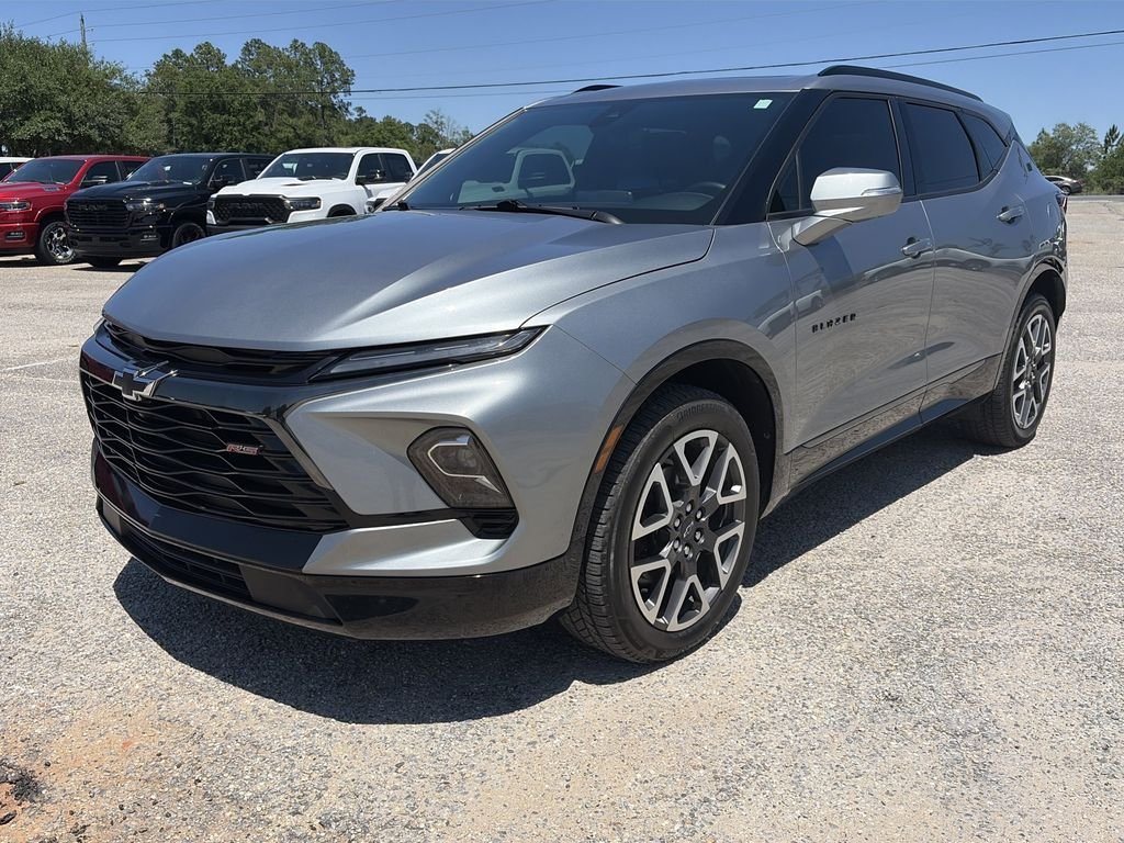 Used 2023 Gray Chevrolet RS image 4