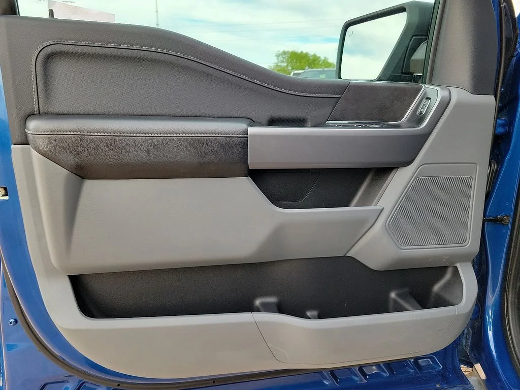 Used 2025 Blue Ford XLT image 18