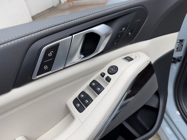 Used 2026 Gray BMW xDrive40i image 11
