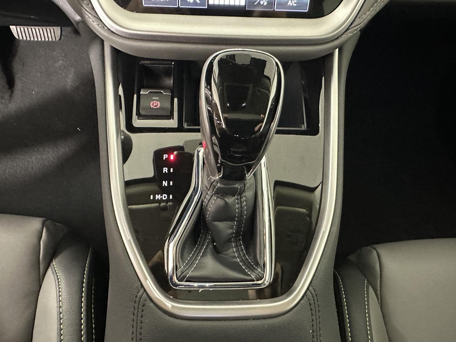 Used 2025 Crystal White Pearl Subaru Onyx Edition image 21