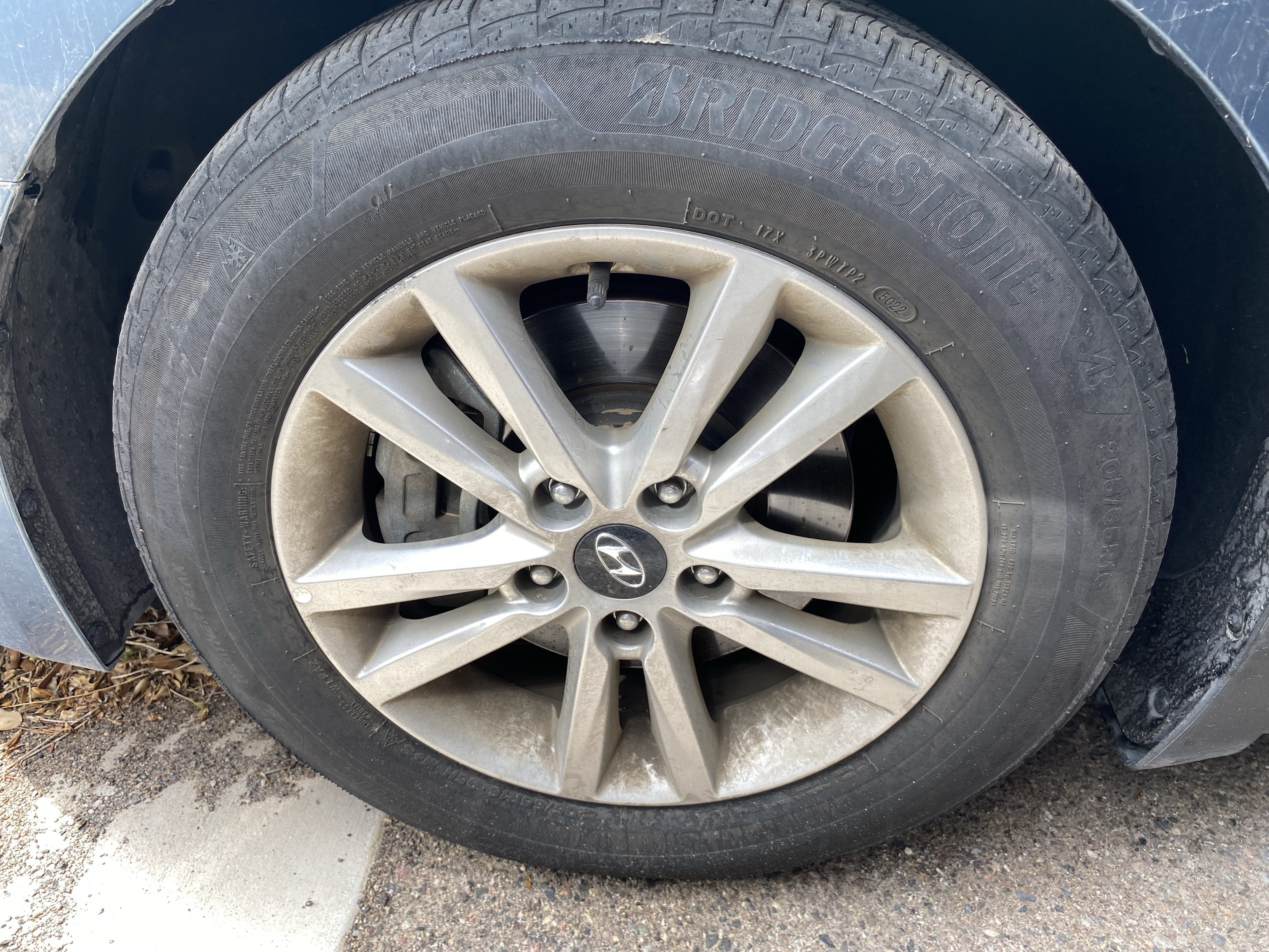 Used 2017 Nouveau Blue Hyundai  image 8