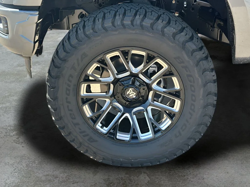 New 2026 Carbonized Gray Metallic Ford XLT image 35