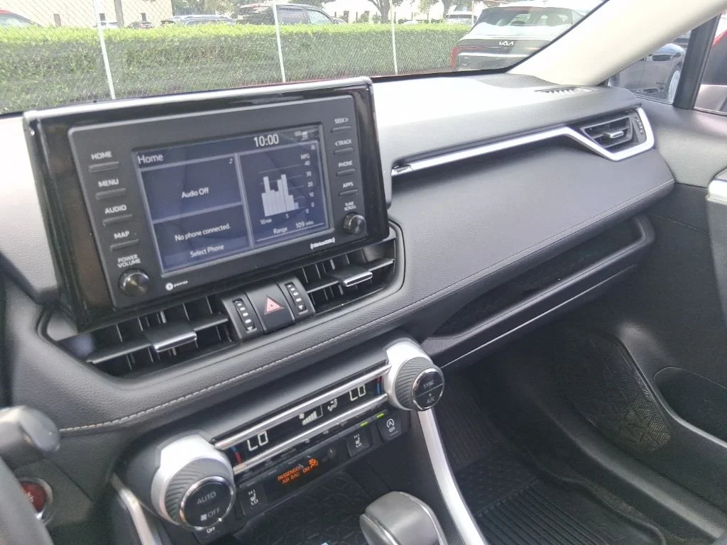 Used 2022 Red Toyota XLE Premium image 15