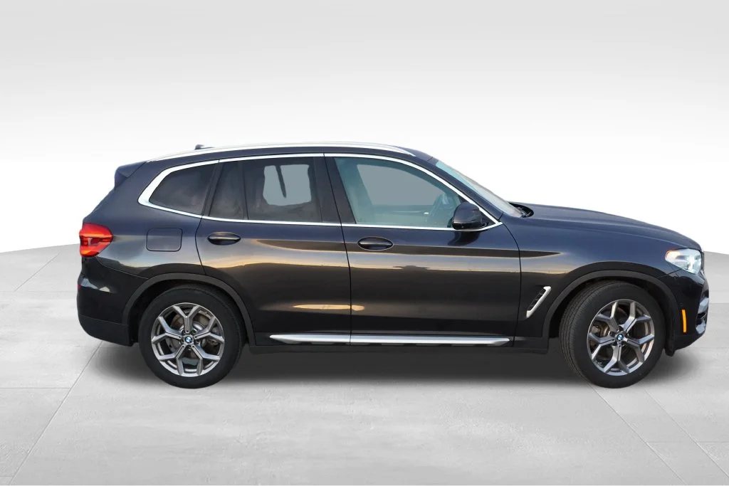 Used 2020 Dark Graphite Metallic BMW xDrive30i image 2