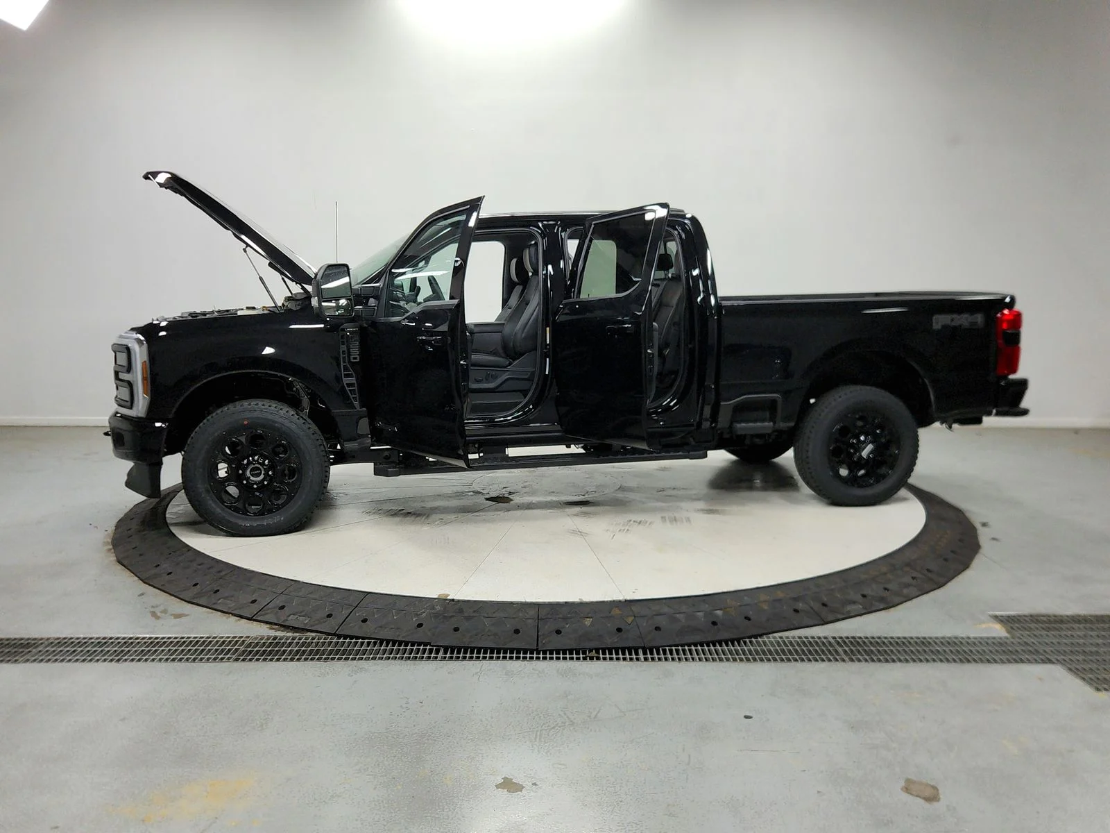 New 2026 Agate Black Metallic Ford F-250® Lariat® image 13