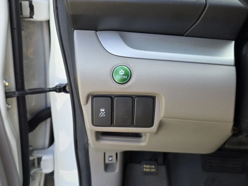 Used 2013 White Honda LX image 21