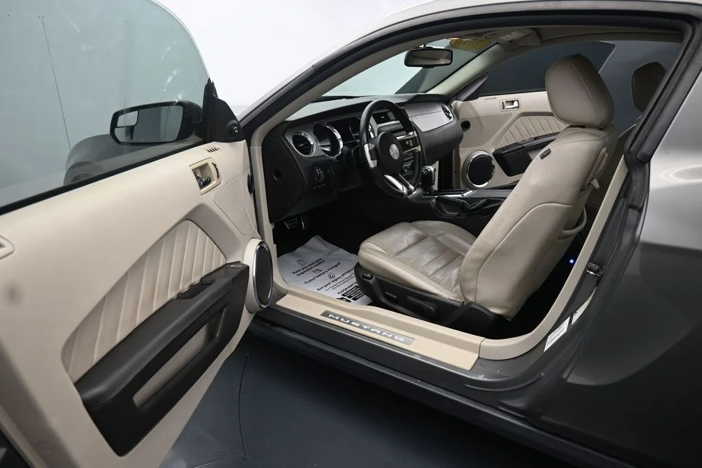 Used 2011  Ford V6 Premium image 13
