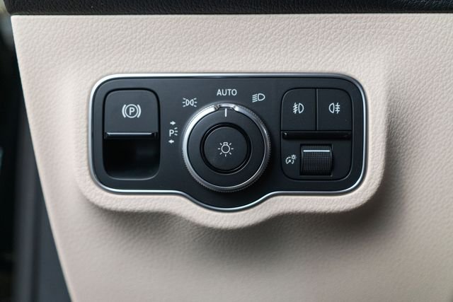New 2026 Night Black Mercedes-Benz GLB 250 image 21