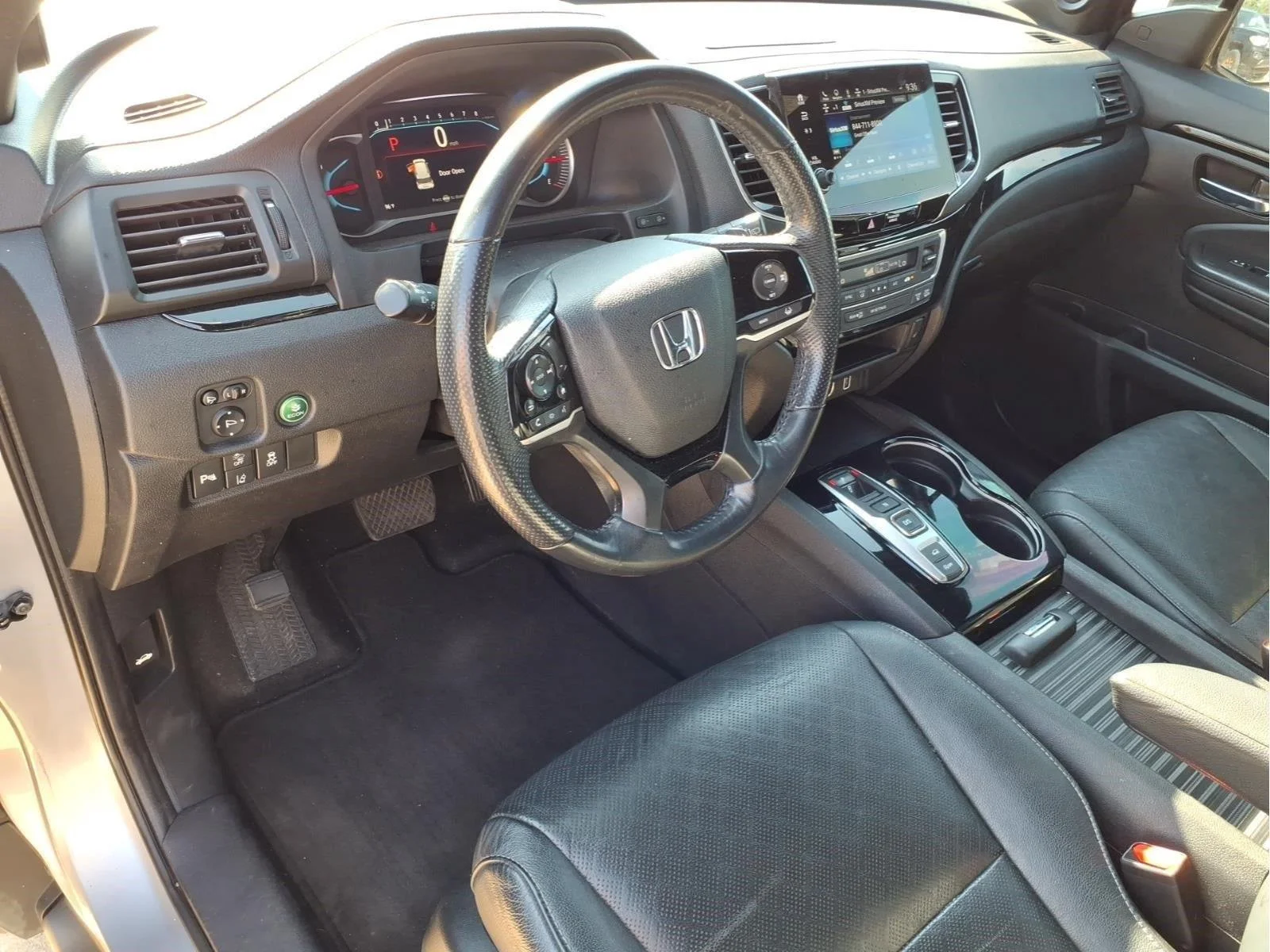 Used 2019 Lunar Silver Metallic Honda Touring image 16