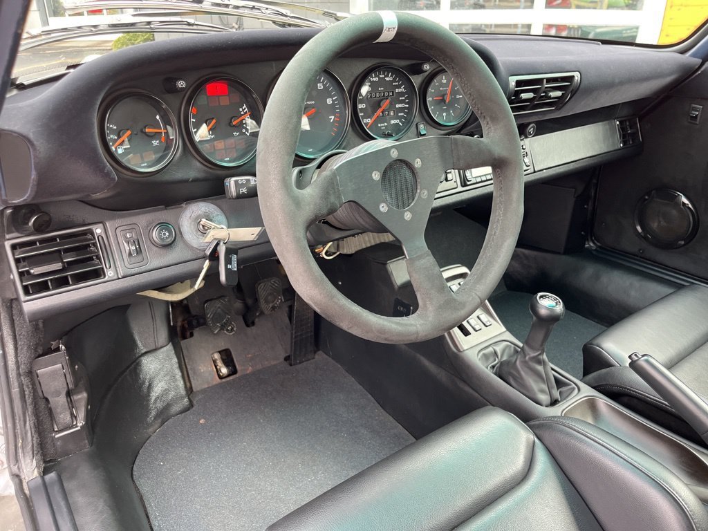 Used 1995  Porsche Carrera 4 image 2