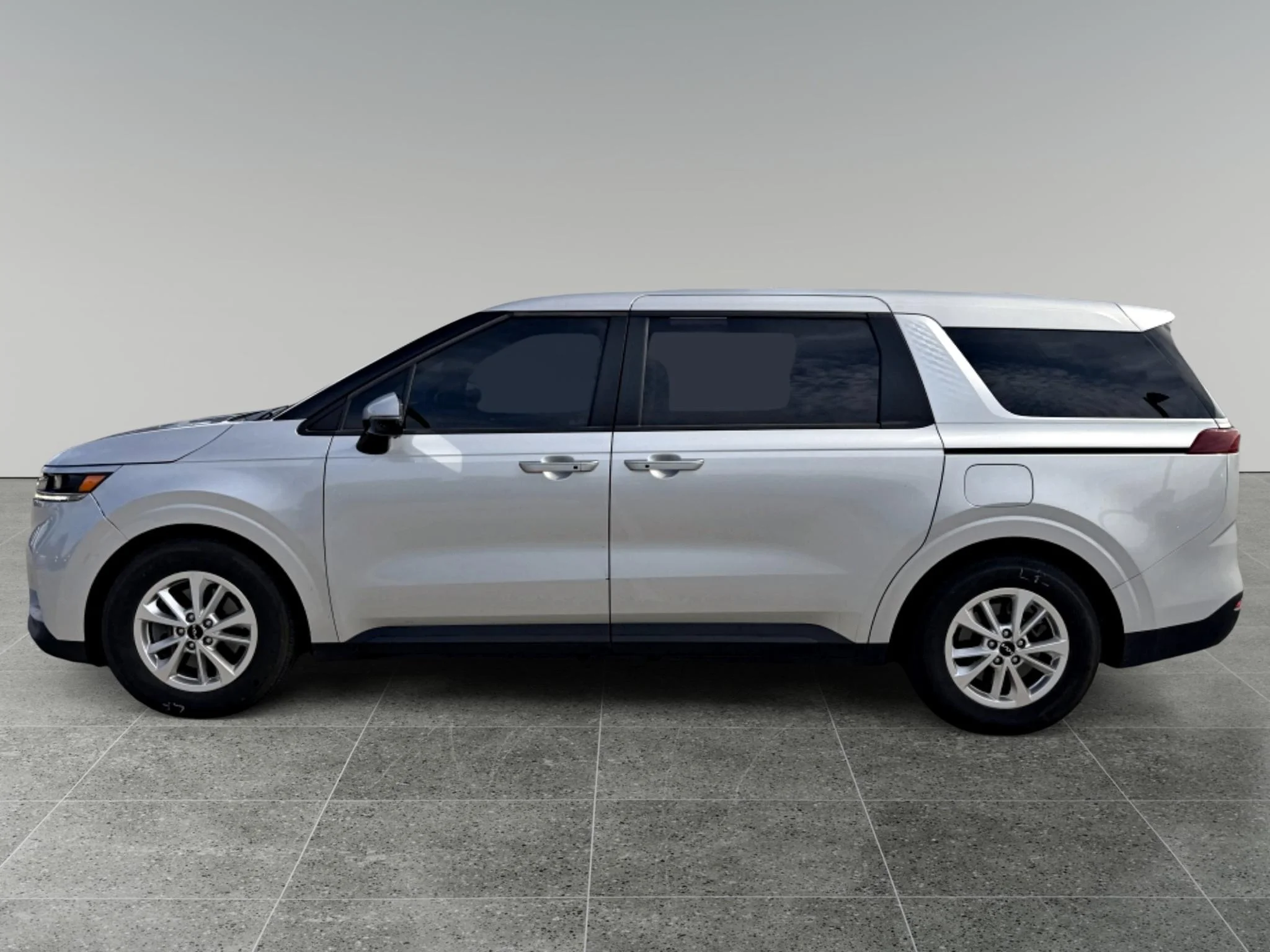 Used 2023 Silky Silver Kia LX image 9