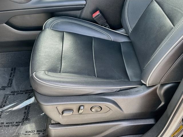 Used 2022 Black GMC SLT image 20