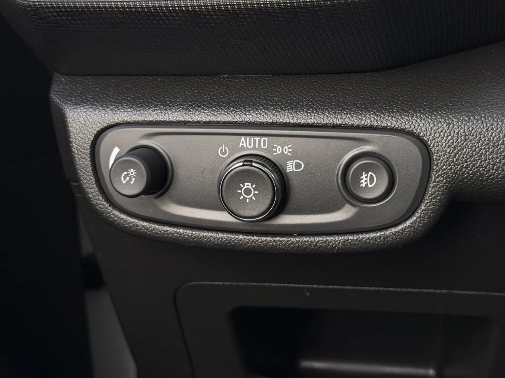 Used 2021 White Chevrolet LT image 10