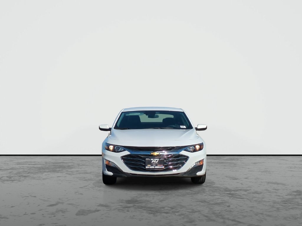 Used 2023 SUMMIT WHITE Chevrolet LT image 3