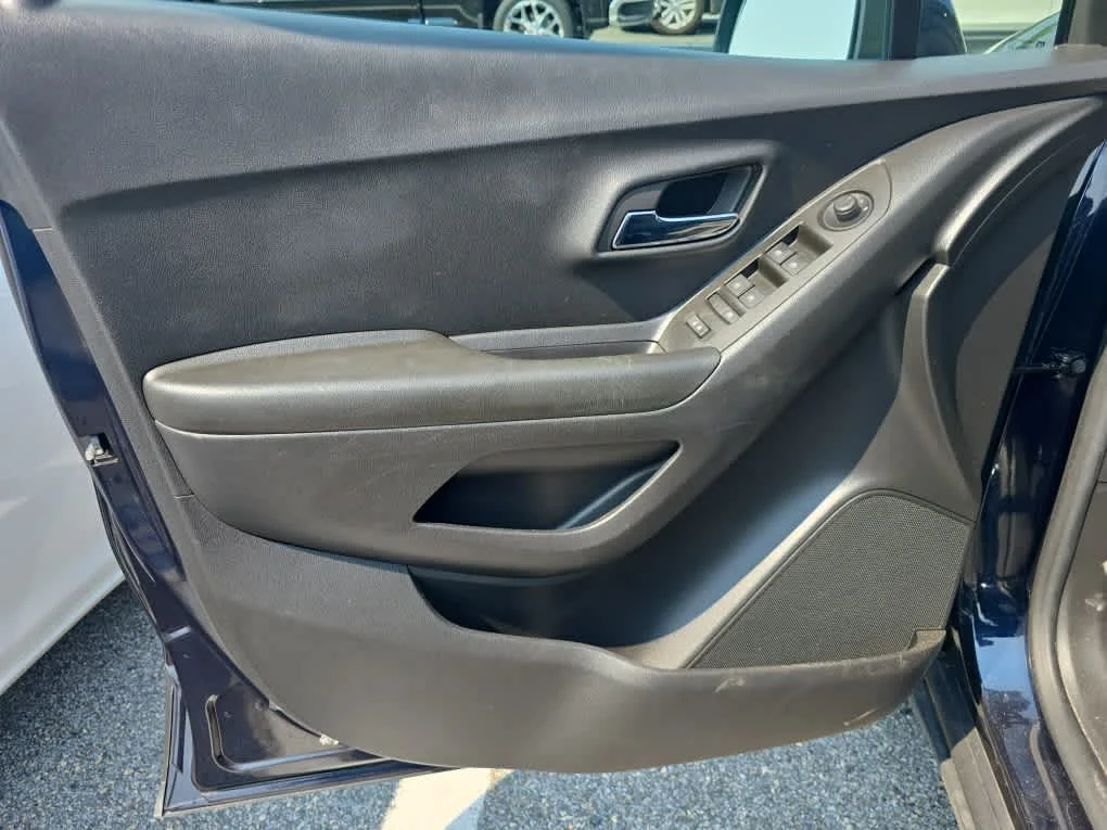 Used 2022 Midnight Blue Metallic Chevrolet LT image 11