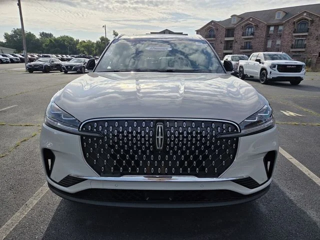Used 2025 White Lincoln Reserve image 2
