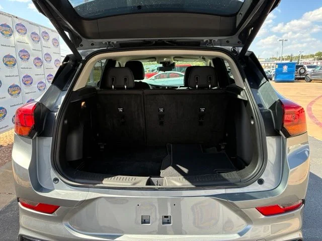 Used 2023 Moonstone Gray Metallic Buick Select image 5