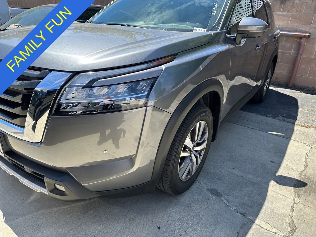 2023 Nissan Pathfinder SL