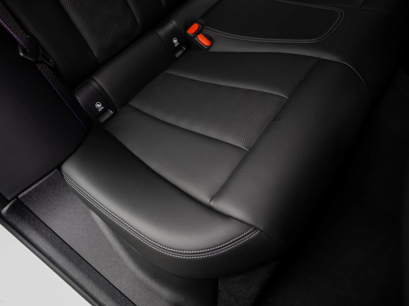 Used 2025 White BMW Competition image 42
