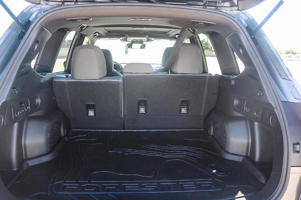 Used 2025 Gray Metallic Subaru Premium image 28