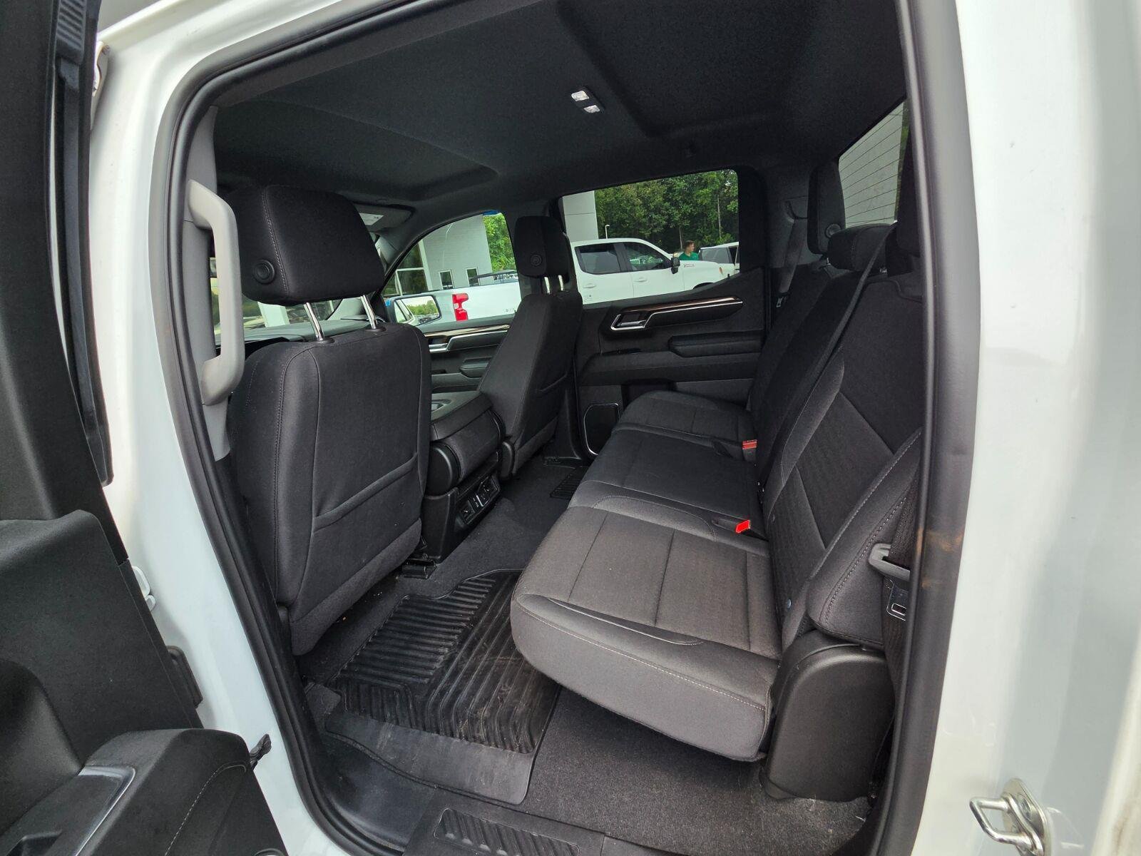 Used 2025 Summit White Chevrolet LT image 8