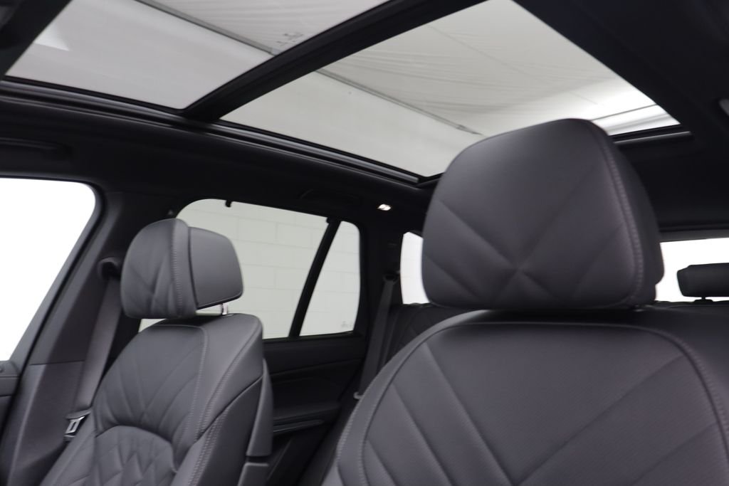 New 2026 Black Sapphire Metallic BMW xDrive40i image 13