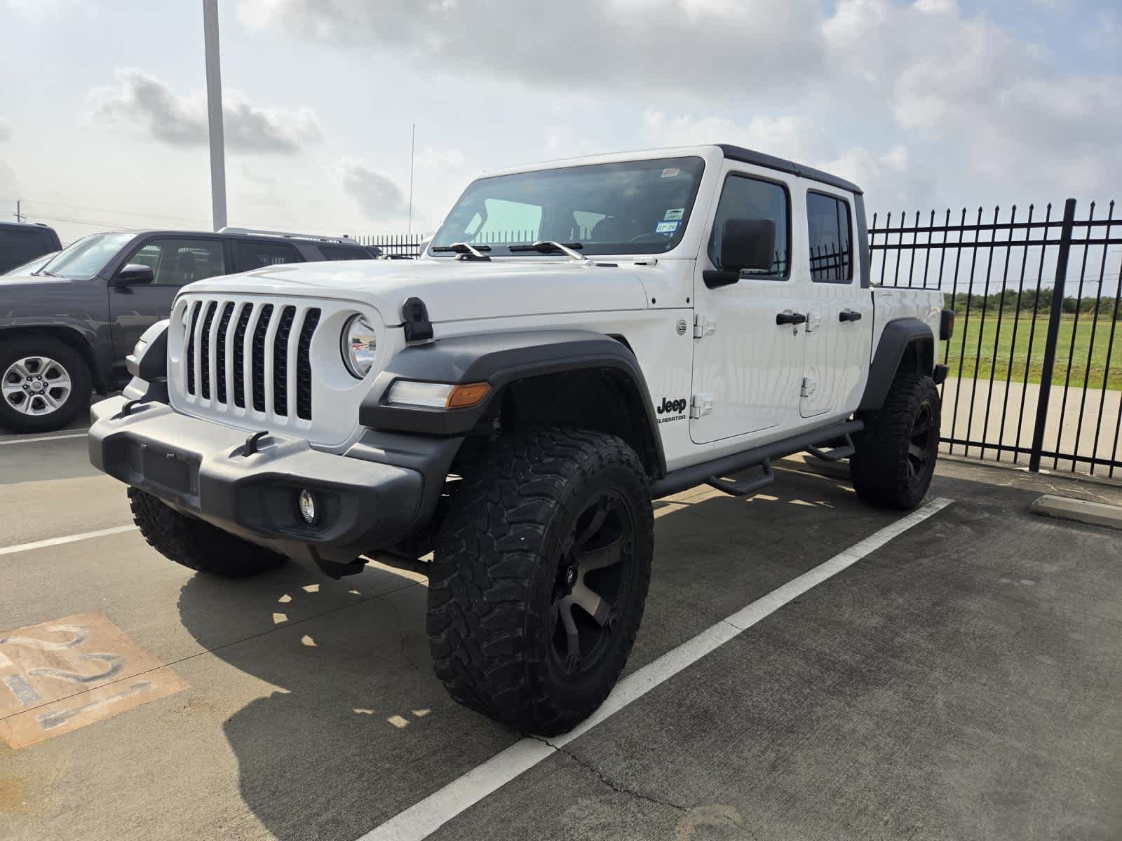 2020 Jeep Gladiator Sport S's photo
