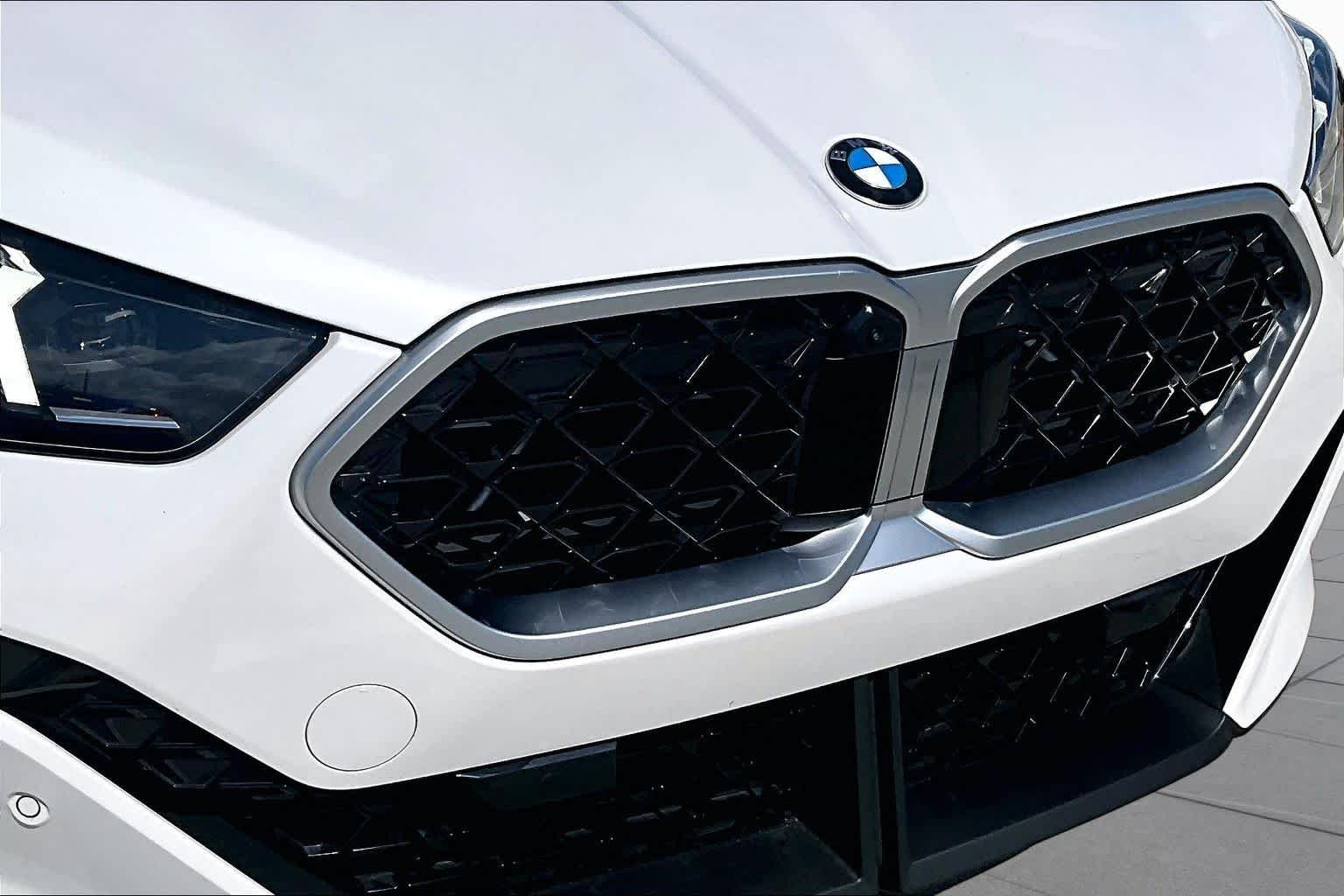 Used 2026 Mineral White Metallic BMW xDrive28i image 28