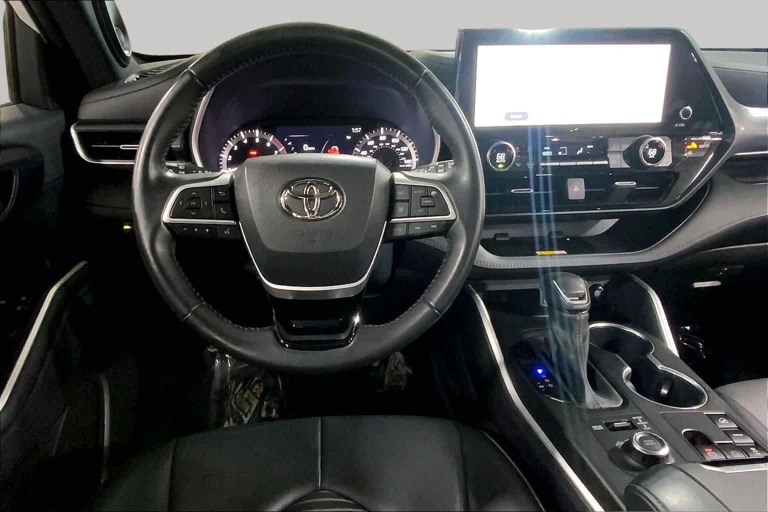 Used 2023 Wind Chill Pearl Toyota XSE image 6