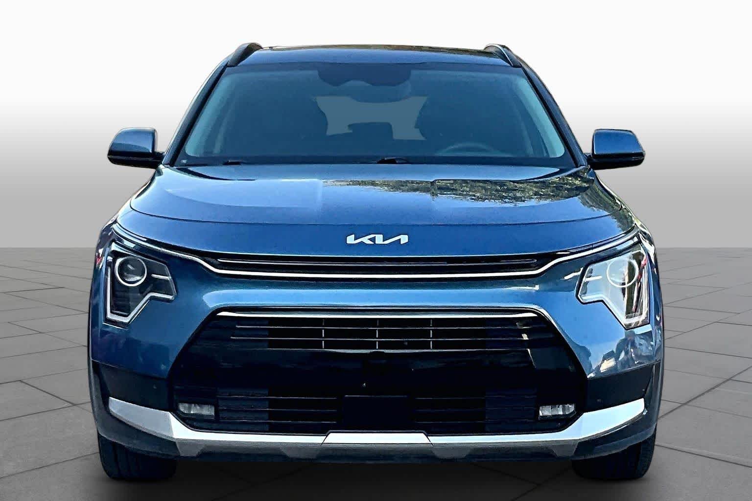 Pre-Owned 2023 Kia Niro EX Touring