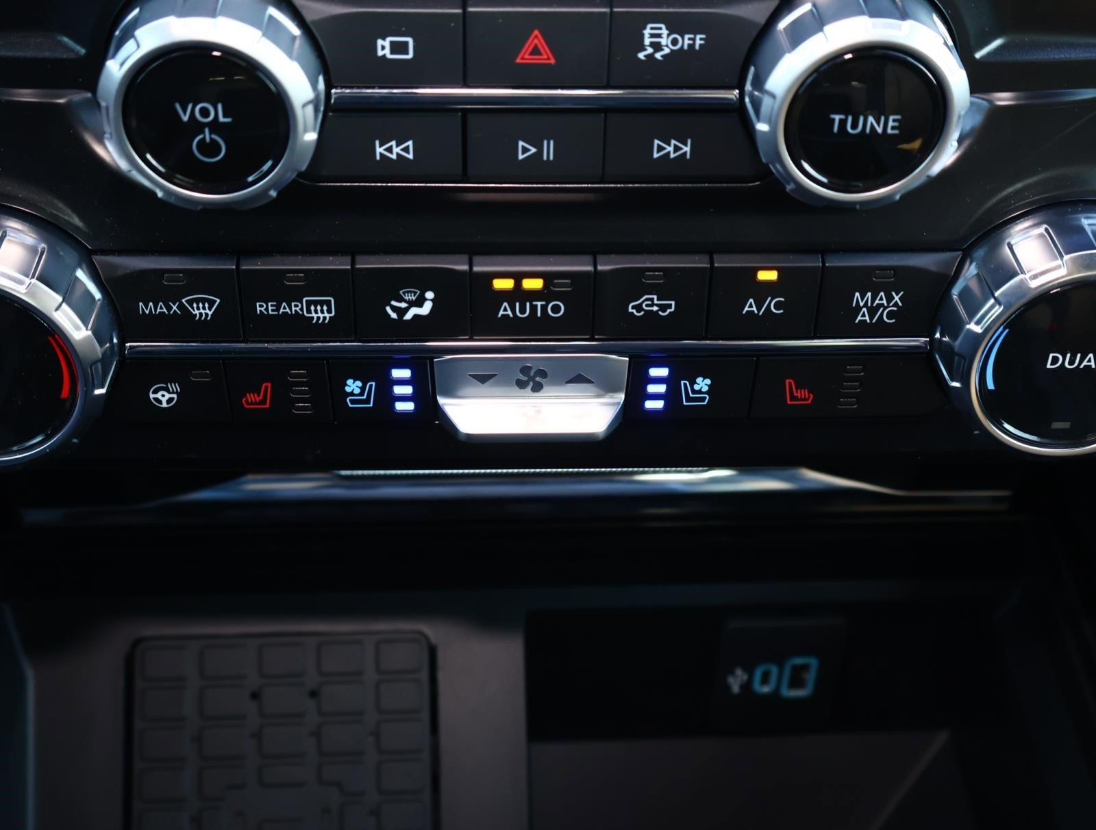 Used 2026 Blue Ford Lariat image 28